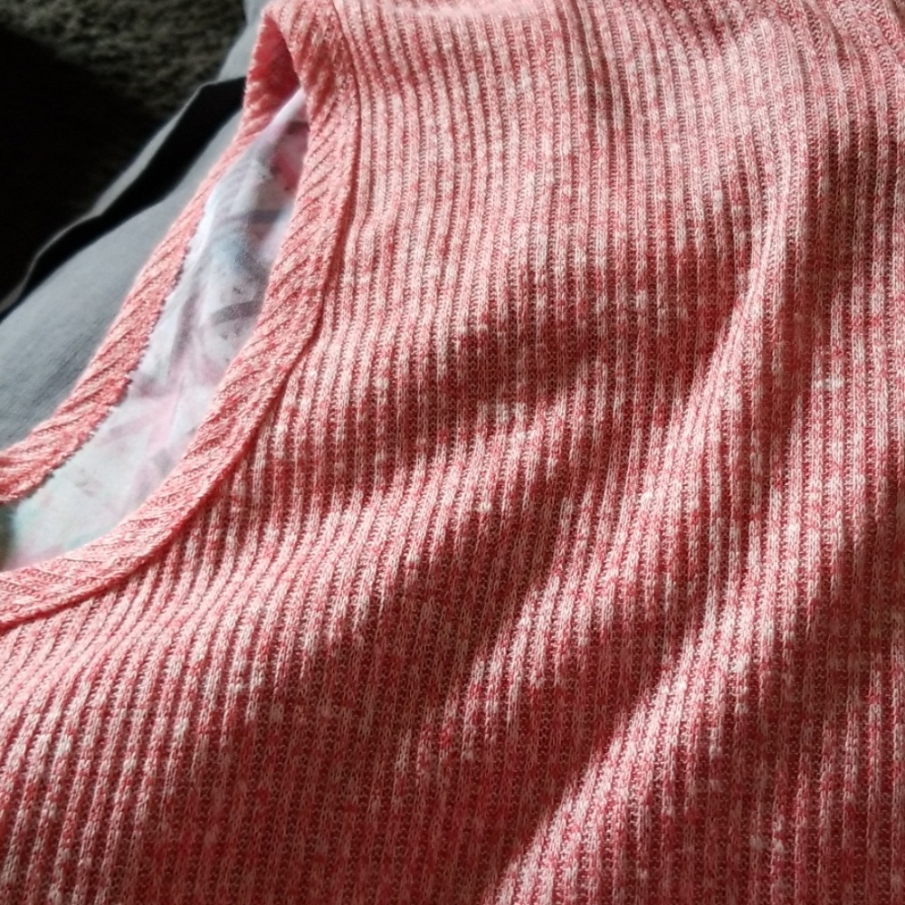 Sleeveless Top - Picture 2 of 3